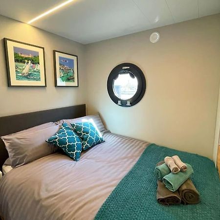 Yarmouth Waterlodge Floating Apartments 2 Exteriör bild