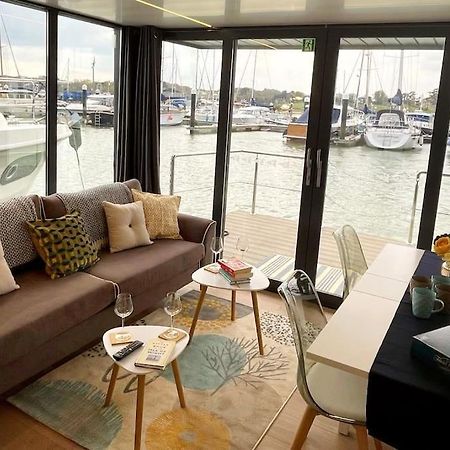 Yarmouth Waterlodge Floating Apartments 2 Exteriör bild