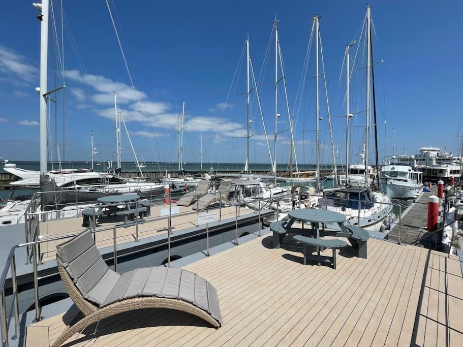 Yarmouth Waterlodge Floating Apartments 2 Exteriör bild