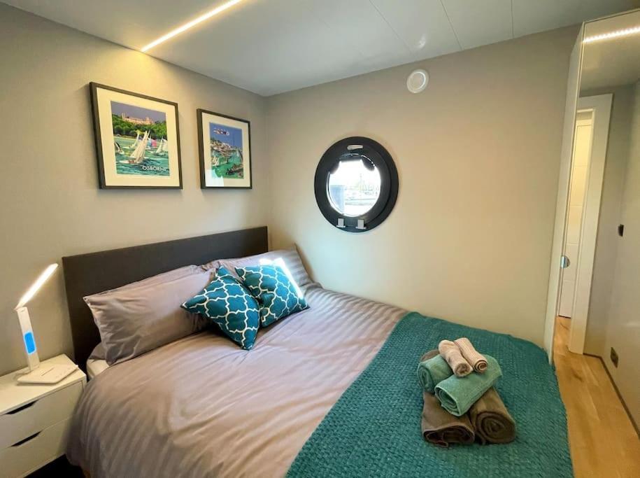 Yarmouth Waterlodge Floating Apartments 2 Exteriör bild