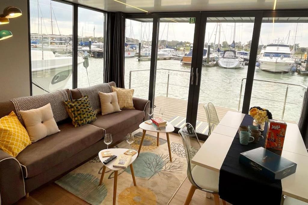 Yarmouth Waterlodge Floating Apartments 2 Exteriör bild